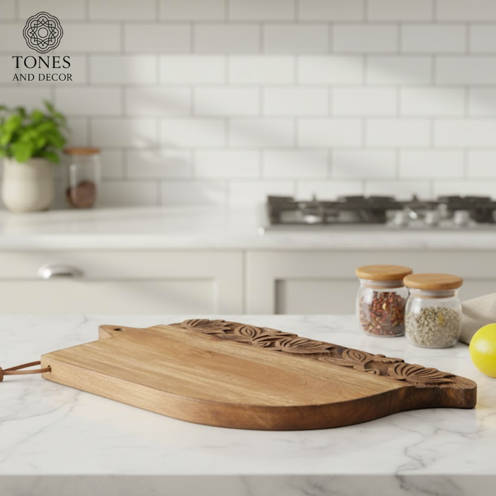 Hand-Carved Leaf Edge Wooden Cutting & Serving Board – 40.6 × 25.4 cm