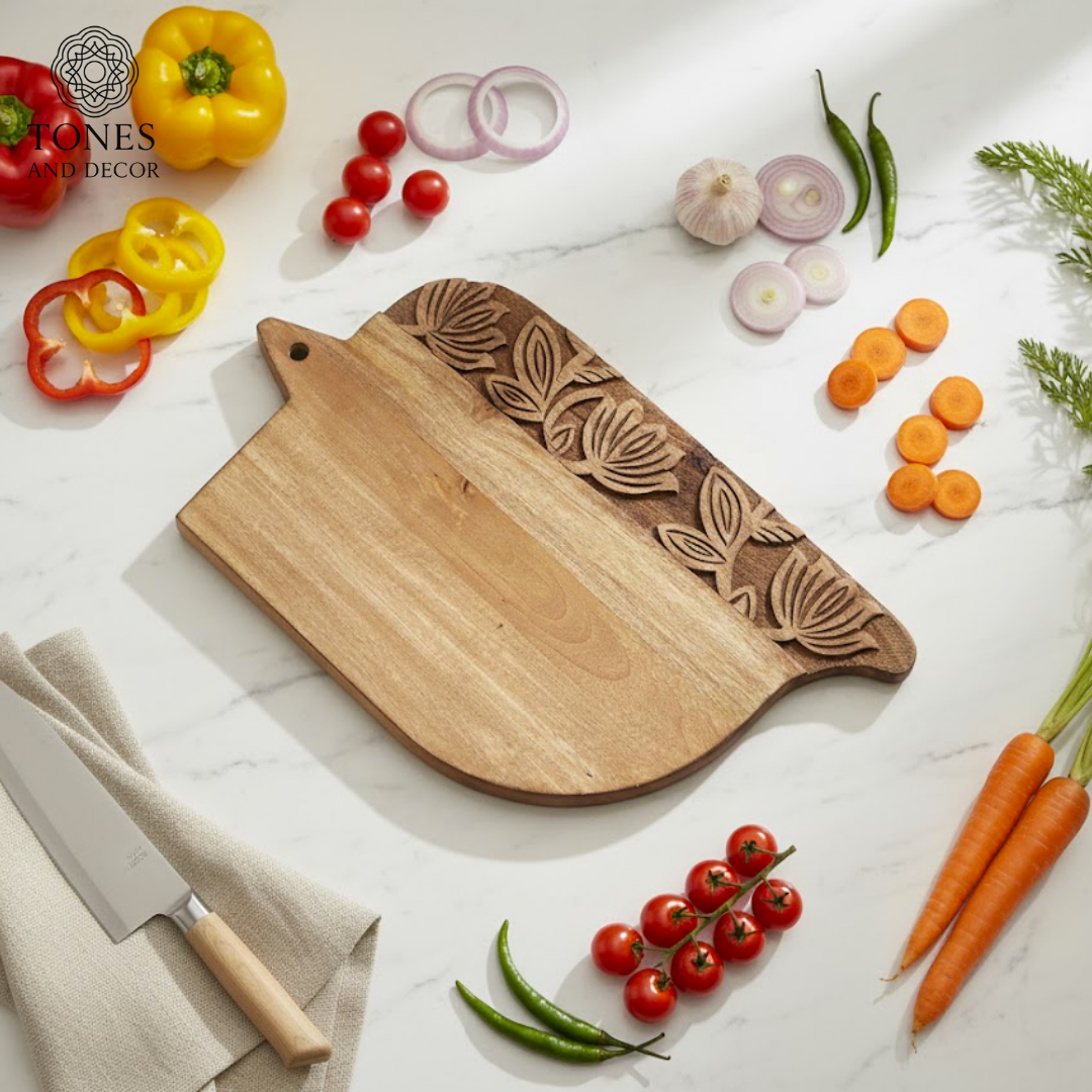 Hand-Carved Leaf Edge Wooden Cutting & Serving Board – 40.6 × 25.4 cm