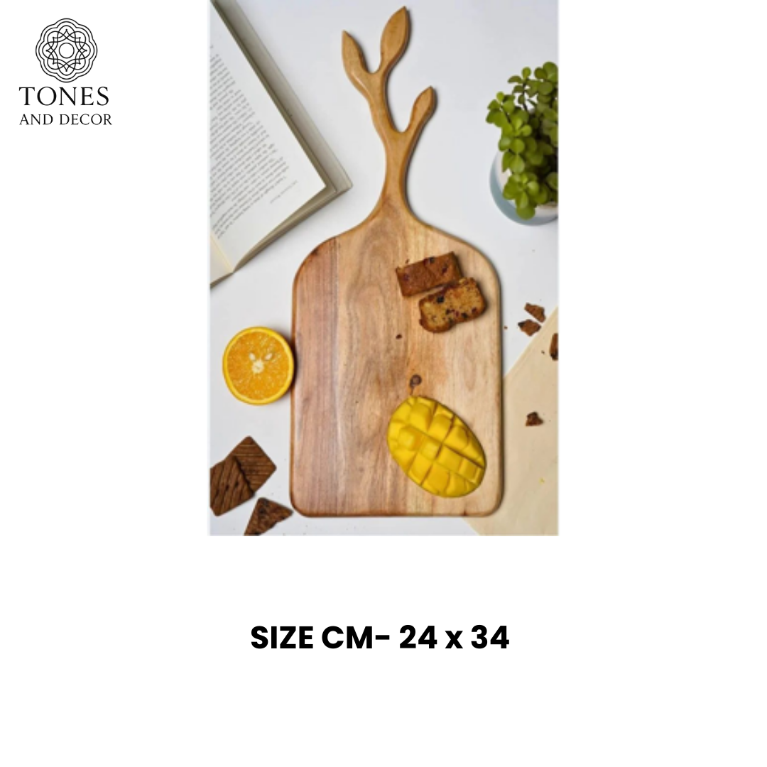 Designer Leaf-Handle Wooden Chopping & Serving Board – 24 × 34 cm