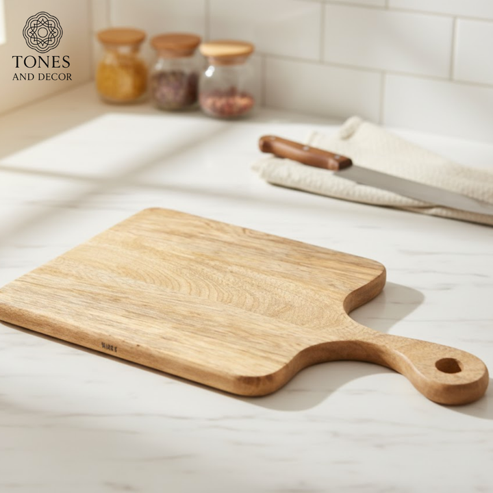 Handcrafted Paddle-Style Wooden Chopping & Serving Board – 35.5 × 20.32 cm